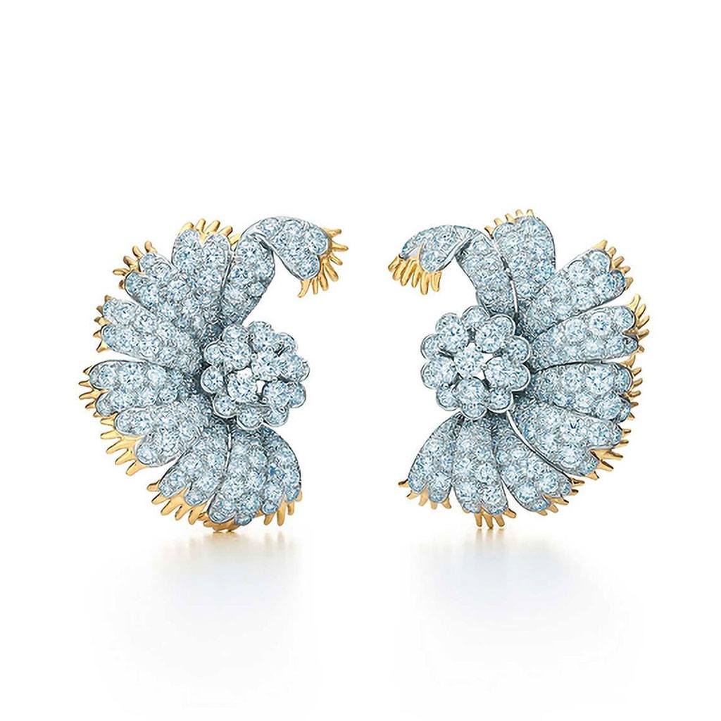 Yellow gold and platinum earrings with round diamonds