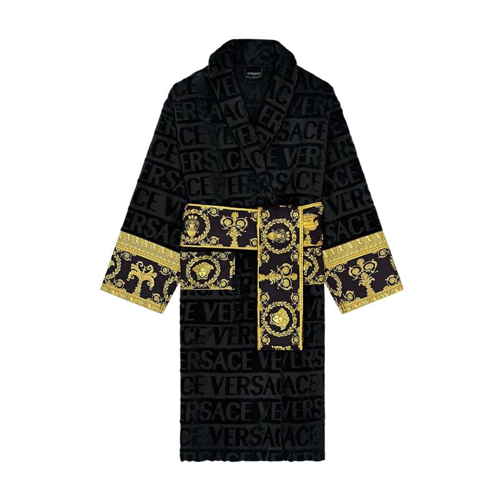 Customizable “I <3 Baroque” bathrobe.