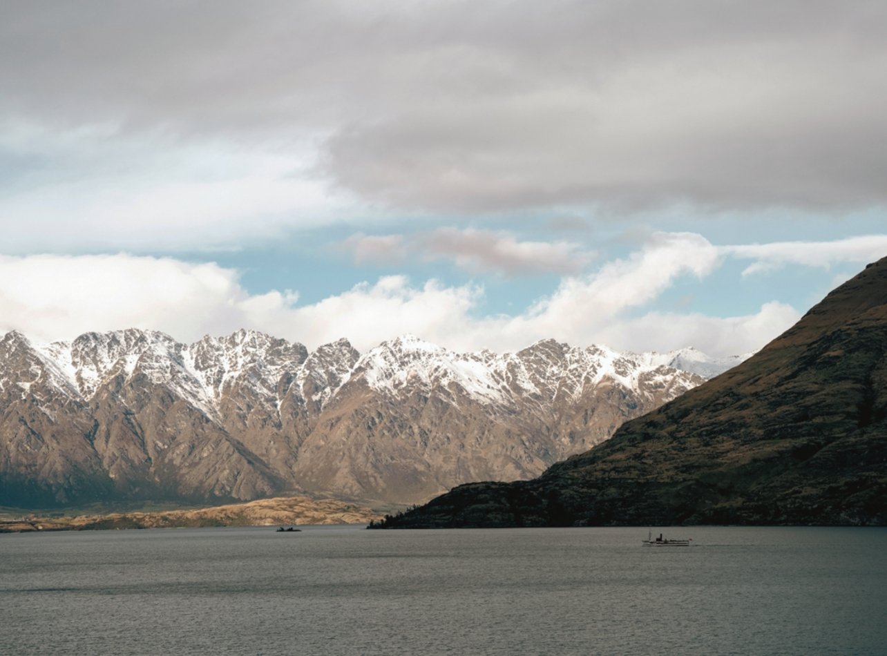 Lake Wakatipu with snow covered montains in the background