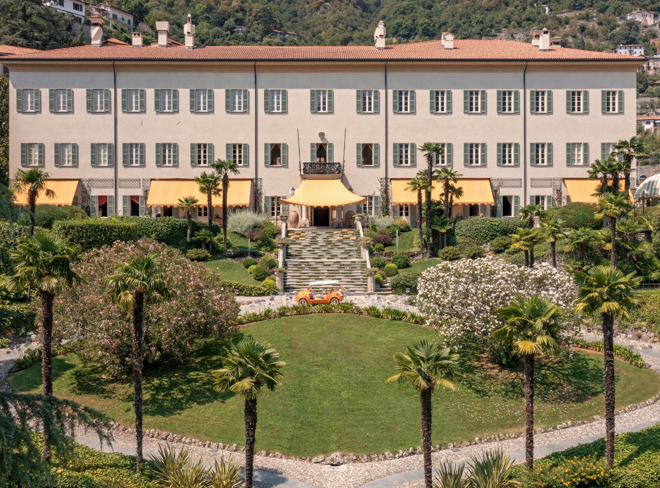 Front facade view of the Passalacqua Hotel