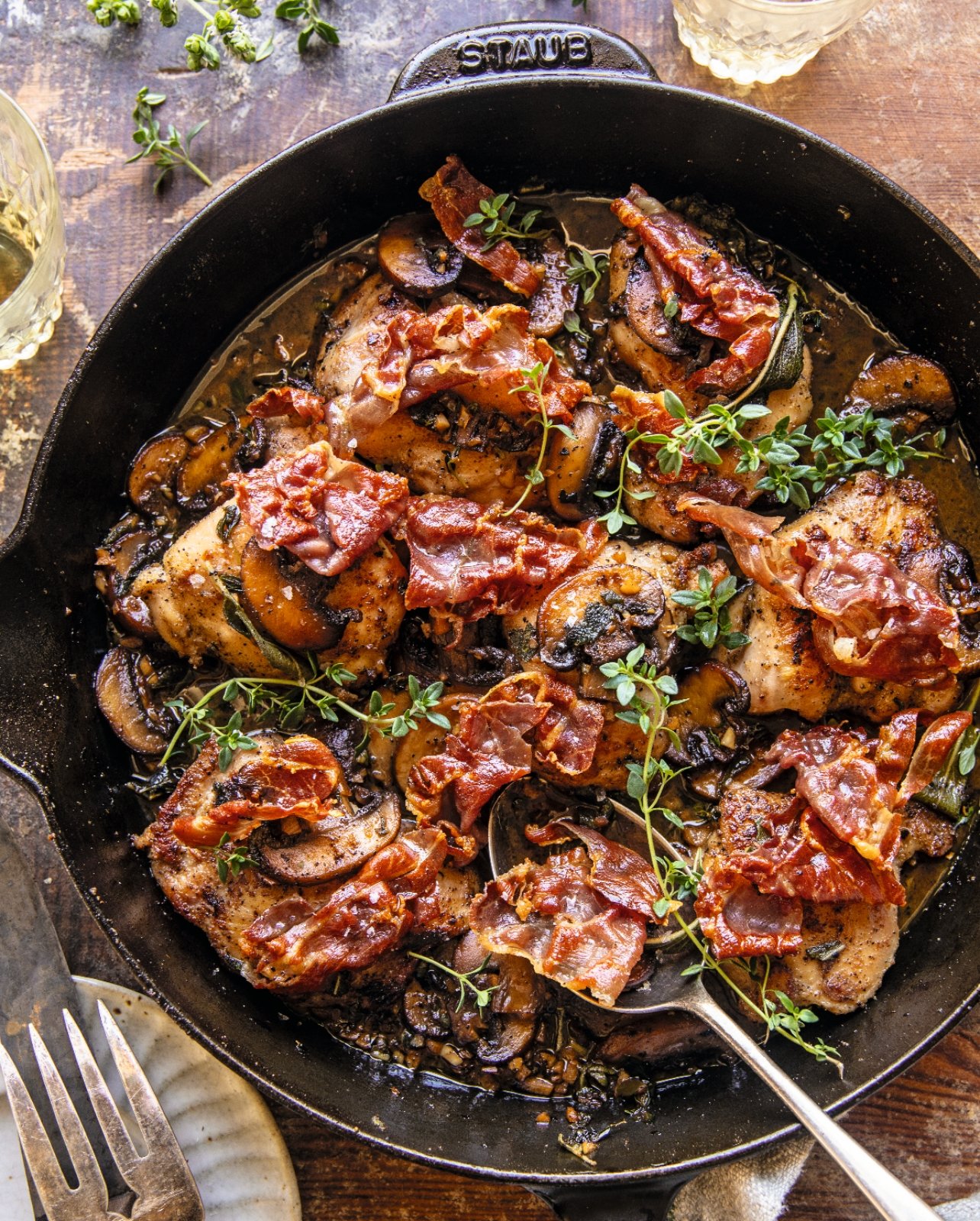 Aerial view of skillet pan with chicken and bacon